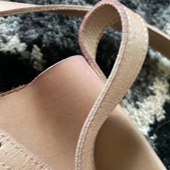 Able crossbody bag. - Picture 7 of 7